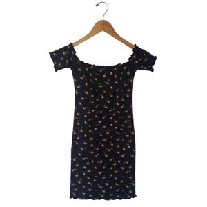 Hearts & Hips Dress. Bodycon. Black & Floral Design. Size Small. Over sh…